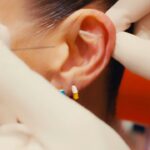 Tonka Tomicic Instagram - Me atreví a hacerme un piercing 🤭Un pequeño pinchazo para un gran recuerdo en la Ciudad del Amor. 💫💖 Get Pierced. Boutique Djula Paris. Exclusivo Boutique Cinco Cinco en Chile. @djulajewelry @cincocinco.cl