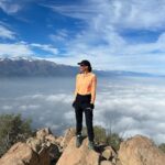 Tonka Tomicic Instagram - Cuando en #santiago esta nublado, en la cumbre del #manquehue hay 🌞 Deseo cumplido!
