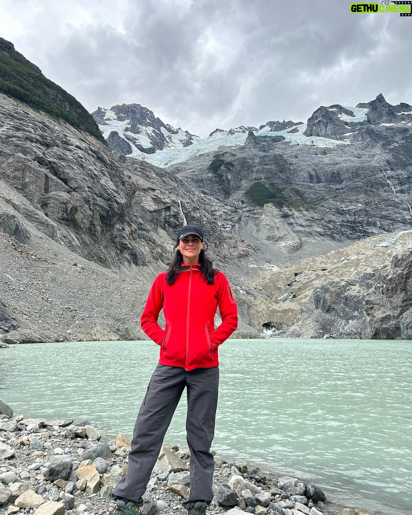 Tonka Tomicic Instagram - De regreso a la #patagonia Una experiencia inolvidable! conocer el #glaciarcalluqueo a 1 hora y media de #cochrane ♥️🧊 #chile🇨🇱 #patagoniachilena