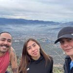 Tonka Tomicic Instagram - Del #morrolaspapas al #altolasvizcachas 10K. La recompensa: la precordillera que abraza y la vista de #santiago Equipo 💪🏻⛰️ @enriquelopezestudio @fabygodoyt #naturaleza #precordillera #Chile ♥️🇨🇱