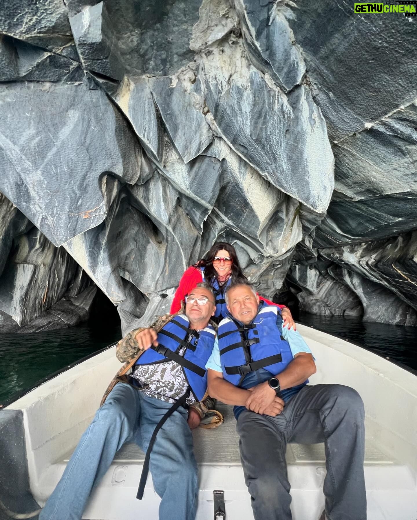 Tonka Tomicic Instagram - Gracias! #patagonia Reencuentro con amigos ♥️ y la belleza del paisaje que conmueve. Dato viajero vayan a #puertosanchez no se pierdan las #cavernasdemarmol ♥️🇨🇱