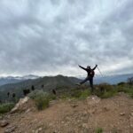 Tonka Tomicic Instagram - Y llegamos al #pochoco 1.804 m. Laaarga caminata, desafiante y muy entretenida! El esfuerzo siempre es compensado cuando llegamos a la cima pero quedaba lo más complicado: bajar. Comparto algunas de las hermosas flores que embellecen el camino. #equipo 💪🏻♥️⛰️