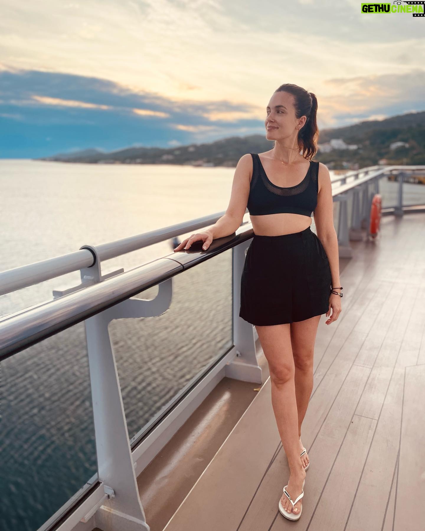 Torrey DeVitto Instagram - Ditched the puffer for a bathing suit to bring in the New Year this year. If this is any indication of how the rest of 2024 is going to go, I’m in! Wishing you all a Happy New Year filled with love, growth and expansion. 🤍🤍🤍 #virginvoyages @virginvoyages