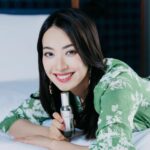 Tracy Chu Instagram – 上次在 LA MER 品牌活動中體驗到 全新 THE LIFTING FIRMING SERUM 提升緊緻精華，配方中加入了全新重整結構酵母，並結合 LA MER 核心成分 Miracle Broth™️ 活膚精華，促進膠原蛋白的製造和密度，有助於皮膚結構變得更強韌。精華質感輕盈絲滑，只需輕輕按壓，很快便被皮膚吸收，而且一點也不黏笠。日常工作繁忙與壓力，會影響身體休息之餘，同時亦會影響皮膚狀況，用了一個星期左右，面龐及眼部四周肌膚感覺緊致亮澤，猶如經過深層休息之後，重拾飽滿肌膚。

每晚休息前花一點時間按摩，好好幫助眼部四周、雙頰、下顎，法令紋、下巴等部位皮膚做運動，再利用溫暖的掌心將精華由下顎線輕輕向上塗抹，讓肌膚充分吸收後再好好休息迎接下一個工作天。

了解更多：https://bit.ly/467wUUN

@LaMerHKOfficial #LaMerLiftingFirmingSerum #MiracleBroth #LaMerLift #LaMerHK @carlyleandco