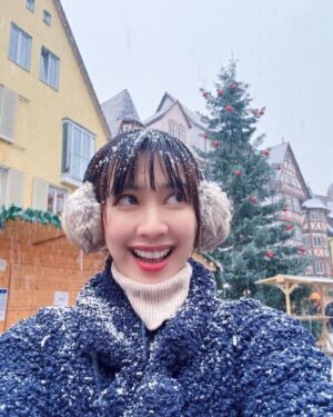 Tracy Chu Instagram - Snow is wonderful, when you are not the one shovelling it ❄️☃️