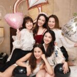 Tracy Chu Instagram – A special occasion with three things to celebrate in one party! Congratulations our bride-to-be @roxannetong, a happy 40th to @misskayicheung and happy birthday to @chiangel1110 ❤️🎉🎂💍 High 5 to our successful party planning @jenniferjshum 👏
🏠 @ritzcarltonhongkong
📸 @paddylo