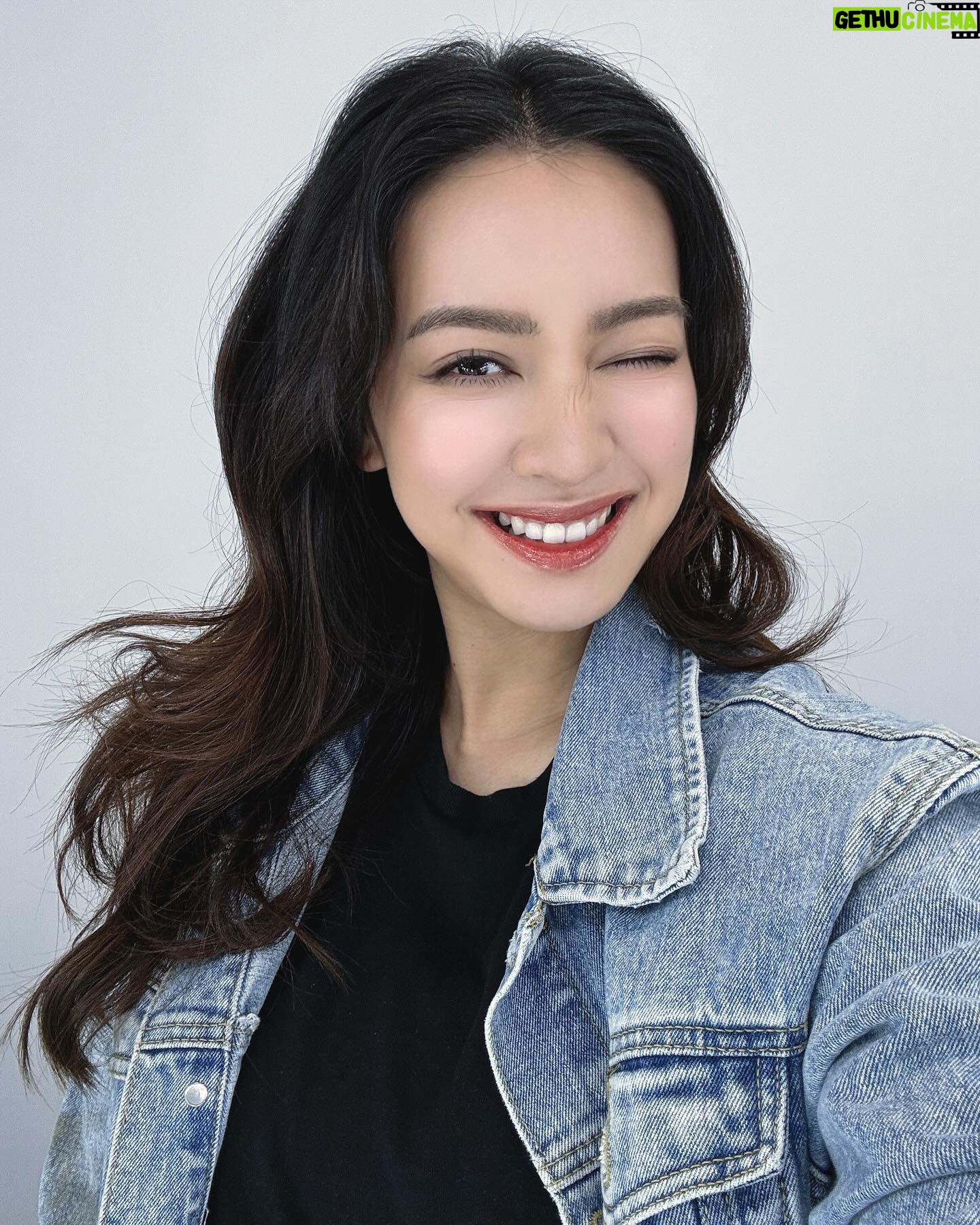 Tracy Chu Instagram - Post work mood ❤️🌻😁 If only I could wake up looking like this 😜