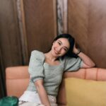 Tracy Chu Instagram – Posing for mom versus mom deciding the shot. 📸😋🍜 @voynich.hk