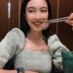 Tracy Chu Instagram – Posing for mom versus mom deciding the shot. 📸😋🍜 @voynich.hk