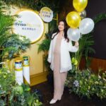 Tracy Chu Instagram - 好開心有幸參與【荷蘭皇家美素佳兒®️ x 米芝蓮星廚天然珍稀盛宴 】，有米芝蓮星廚炮製嘅星級菜餚，每一道菜都係以荷蘭皇家美素佳兒®️入饌，當中有天然第一層乳脂精華，又有營養又好味。原來一罐優質奶粉，係需要比到媽媽「望、聞、品、沖」極緻高端體驗🥰！ ⭐️「望」：粉質細膩，就好似沙畫嘅幼細同流動 ⭐️「聞」：牛奶有純正奶香 ⭐️「品」：牛奶無添加蔗糖及雲呢拿香料，味道天然，容易入口 ⭐️「沖」：親身體驗同見證奶粉入水即溶，唔會有結塊問題 見到在場嘅各位媽媽同 #小小品奶師 玩得咁開心，食得咁滋味，健康活潑，我都覺得好窩心，好希望我肚入面嘅小朋友之後都可以一樣❤️ Thanks for having me @friso_hk #米芝蓮 #星級奶粉 #皇家美素佳兒