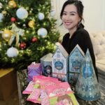 Tracy Chu Instagram – I love Christmas and the best part about it is the Christmas party and gift exchanges! 😍 🎁
Wearing the perfect party outfit and setting up my mini Christmas village from my favorite Marks & Spencer to add a sparking touch to the party ✨✨
Merry Christmas! 🎄 🎄
@marksandspencerhk
#MarksandSpencer #MandSHK #lovechristmas #lovemands #thisisnotjust #mandsfood #mandschristmas