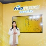 Tracy Chu Instagram - 好開心有幸參與【荷蘭皇家美素佳兒®️ x 米芝蓮星廚天然珍稀盛宴 】，有米芝蓮星廚炮製嘅星級菜餚，每一道菜都係以荷蘭皇家美素佳兒®️入饌，當中有天然第一層乳脂精華，又有營養又好味。原來一罐優質奶粉，係需要比到媽媽「望、聞、品、沖」極緻高端體驗🥰！ ⭐️「望」：粉質細膩，就好似沙畫嘅幼細同流動 ⭐️「聞」：牛奶有純正奶香 ⭐️「品」：牛奶無添加蔗糖及雲呢拿香料，味道天然，容易入口 ⭐️「沖」：親身體驗同見證奶粉入水即溶，唔會有結塊問題 見到在場嘅各位媽媽同 #小小品奶師 玩得咁開心，食得咁滋味，健康活潑，我都覺得好窩心，好希望我肚入面嘅小朋友之後都可以一樣❤️ Thanks for having me @friso_hk #米芝蓮 #星級奶粉 #皇家美素佳兒