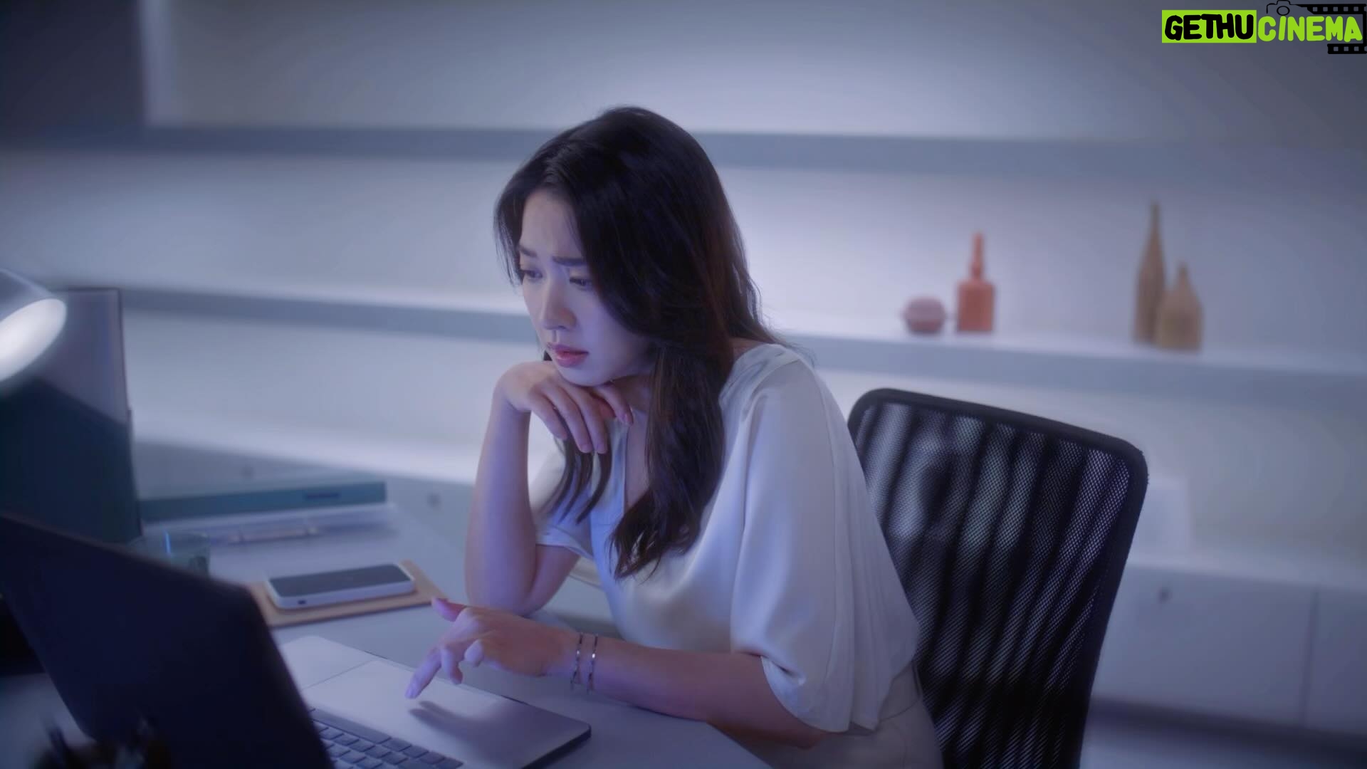 Tracy Chu Instagram - Probiotics have become a must in my morning routine for several years now. Which is why I am so excited to be the new face of @pgut_hk 😍 Now at Mannings!