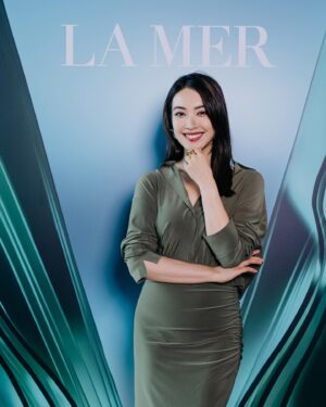 Tracy Chu Instagram - 我用咗 La Mer 好多年，好開心最近出席了 La Mer The Lifting Firming Serum 的活動，加深認識 La Mer 的極致工藝，由深海巨藻萃取的珍貴成份 Miracle Broth™️ 為肌膚帶來強大的活膚效能。還學習了針對6個臉龐微部位的按摩手法，每晚休息前用少少時間按摩，除了倍大精華的提升緊緻效果外，感覺皮膚及身體都可以得到更深層的休息。聽說使用7天後，便可以看見肌膚顯著年輕回彈，輪廓更立體，我也很期待幾天後再次來與大家分享！

@LaMerHKofficial #LaMerLiftingFirmingSerum #MiracleBroth #LaMerLift #LaMerHK