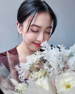Tracy Chu Instagram - Brought home flowers from work 💐Happy weekend ☀️