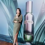 Tracy Chu Instagram – 我用咗 La Mer 好多年,好開心最近出席了 La Mer The Lifting Firming Serum 的活動,加深認識 La Mer 的極致工藝,由深海巨藻萃取的珍貴成份 Miracle Broth™️ 為肌膚帶來強大的活膚效能。還學習了針對6個臉龐微部位的按摩手法,每晚休息前用少少時間按摩,除了倍大精華的提升緊緻效果外,感覺皮膚及身體都可以得到更深層的休息。聽說使用7天後,便可以看見肌膚顯著年輕回彈,輪廓更立體,我也很期待幾天後再次來與大家分享!
@LaMerHKofficial #LaMerLiftingFirmingSerum #MiracleBroth #LaMerLift #LaMerHK