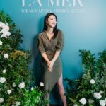 Tracy Chu Instagram – 我用咗 La Mer 好多年，好開心最近出席了 La Mer The Lifting Firming Serum 的活動，加深認識 La Mer 的極致工藝，由深海巨藻萃取的珍貴成份 Miracle Broth™️ 為肌膚帶來強大的活膚效能。還學習了針對6個臉龐微部位的按摩手法，每晚休息前用少少時間按摩，除了倍大精華的提升緊緻效果外，感覺皮膚及身體都可以得到更深層的休息。聽說使用7天後，便可以看見肌膚顯著年輕回彈，輪廓更立體，我也很期待幾天後再次來與大家分享！

@LaMerHKofficial #LaMerLiftingFirmingSerum #MiracleBroth #LaMerLift #LaMerHK