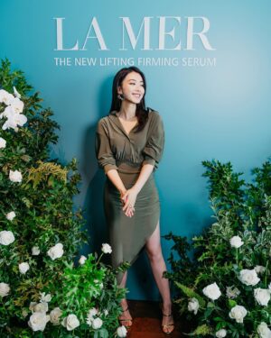Tracy Chu Instagram - 我用咗 La Mer 好多年，好開心最近出席了 La Mer The Lifting Firming Serum 的活動，加深認識 La Mer 的極致工藝，由深海巨藻萃取的珍貴成份 Miracle Broth™️ 為肌膚帶來強大的活膚效能。還學習了針對6個臉龐微部位的按摩手法，每晚休息前用少少時間按摩，除了倍大精華的提升緊緻效果外，感覺皮膚及身體都可以得到更深層的休息。聽說使用7天後，便可以看見肌膚顯著年輕回彈，輪廓更立體，我也很期待幾天後再次來與大家分享！

@LaMerHKofficial #LaMerLiftingFirmingSerum #MiracleBroth #LaMerLift #LaMerHK
