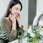 Tracy Chu Instagram – 我用咗 La Mer 好多年,好開心最近出席了 La Mer The Lifting Firming Serum 的活動,加深認識 La Mer 的極致工藝,由深海巨藻萃取的珍貴成份 Miracle Broth™️ 為肌膚帶來強大的活膚效能。還學習了針對6個臉龐微部位的按摩手法,每晚休息前用少少時間按摩,除了倍大精華的提升緊緻效果外,感覺皮膚及身體都可以得到更深層的休息。聽說使用7天後,便可以看見肌膚顯著年輕回彈,輪廓更立體,我也很期待幾天後再次來與大家分享!
@LaMerHKofficial #LaMerLiftingFirmingSerum #MiracleBroth #LaMerLift #LaMerHK