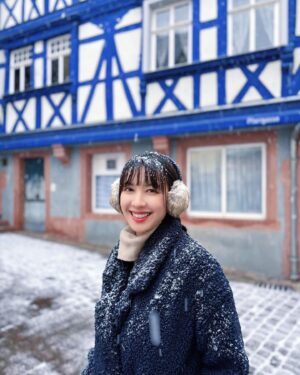 Tracy Chu Instagram - Snow is wonderful, when you are not the one shovelling it ❄️☃️