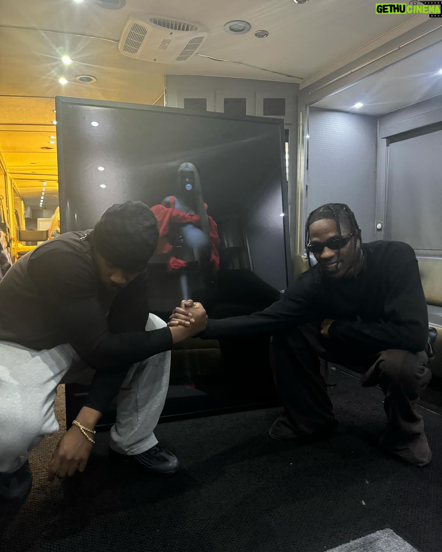 Travis Scott - 3.4 Million Likes - ⦠jack