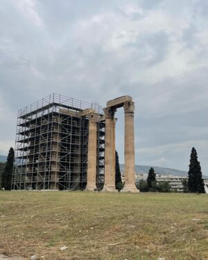 Tressia Bertin Instagram - 📍Temple de Zeus ⚡️ 

#acropolis #athenes #grece #plaka #travel #visitathens #temple #zeus #templeofzeus #greece #travelgram #summer #europe #visitgreece #ancientgreece #olympieion