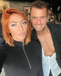 Tressia Bertin Instagram - Je vous donne rendez-vous sur @w9officiel pour nous retrouver dans un dîner presque parfait spécial Ch’tis !! 😋 Avez-vous hâte de voir nos retrouvailles ?? #w9 #chtis #udpp