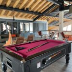 Tressia Bertin Instagram - Chill zone du @bclhotels où nous séjournons pendant 1 semaine à Bourg St Maurice Les chambres de l'hôtel Base Camp Lodge s’adaptent à tous les besoins : chambres à partager, chambres à la décoration « camp spirit » ou chambre familiale à l’esprit aventure ! Un concept innovant d’hôtel chaleureux, en immersion avec la nature, pour une expérience totalement inédite. 🔥 #hotel #bourgsaintmaurice #basecamplodge #lesarcs #holidays