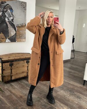 Tressia Bertin Instagram - Enveloppée de douceur hivernale avec mon manteau duveteux, je me fonds dans l'élégance glaciale de la saison ❄️✨ 
Tout simplement immanquable ! Une livraison rapide pour vos looks de fêtes!
Code : EBSTRESSIA 
@sheinfrance_
#StyleInAFlash #SHEINquickship #SHEINGoodFinds #ad
#SHEINholidayseason #SHEINforAll #publicité
https://m.shein.com/fr/Dual-Pocket-Button-Front-Teddy-Coat-p-24841718-cat-1735.html?utm_source=Instagram&utm_medium=blogger&utm_campaign=72570136InstagramFR4288536093124614&url_from=72570136InstagramFR4288536093124614&ref=fr&rep=dir&ret=mfr