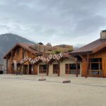 Tressia Bertin Instagram - Chill zone du @bclhotels où nous séjournons pendant 1 semaine à Bourg St Maurice Les chambres de l'hôtel Base Camp Lodge s’adaptent à tous les besoins : chambres à partager, chambres à la décoration « camp spirit » ou chambre familiale à l’esprit aventure ! Un concept innovant d’hôtel chaleureux, en immersion avec la nature, pour une expérience totalement inédite. 🔥 #hotel #bourgsaintmaurice #basecamplodge #lesarcs #holidays