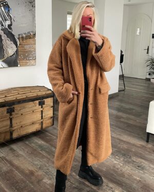 Tressia Bertin Instagram - Enveloppée de douceur hivernale avec mon manteau duveteux, je me fonds dans l'élégance glaciale de la saison ❄️✨ 
Tout simplement immanquable ! Une livraison rapide pour vos looks de fêtes!
Code : EBSTRESSIA 
@sheinfrance_
#StyleInAFlash #SHEINquickship #SHEINGoodFinds #ad
#SHEINholidayseason #SHEINforAll #publicité
https://m.shein.com/fr/Dual-Pocket-Button-Front-Teddy-Coat-p-24841718-cat-1735.html?utm_source=Instagram&utm_medium=blogger&utm_campaign=72570136InstagramFR4288536093124614&url_from=72570136InstagramFR4288536093124614&ref=fr&rep=dir&ret=mfr