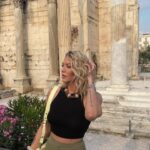 Tressia Bertin Instagram - Athènes 🇬🇷💫🤍 #blonde #athenes #travel #visitathens #temple #greece #travelgram #summer #europe #visitgreece #ancientgreece
