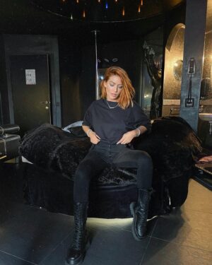 Tressia Bertin Instagram - Crazy Vegas 🎰 @bubbleloungehotel 

#hotel #brugge #lille #lillemaville #chambreatheme #belgium #hotelroom #blackroom #bedroomdesign #privateroom #jacuzzi #allblack
