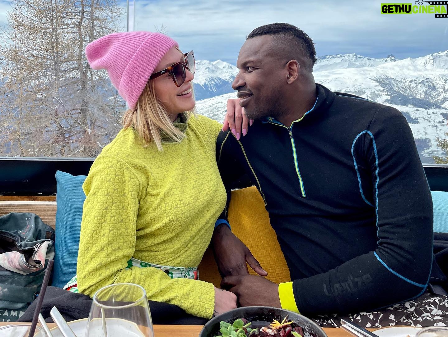 Tressia Bertin Instagram - La table de l’Arpette ✨ Nous avons prit le déjeuner dans ce restaurant chic et branché, super repas avec une équipe de folie ! 😋L’ambiance est au rendez-vous 🔥🤩 @larpettelesarcs @lesarcs #latabledelarpette #larpette #restaurant #montblanc #restaurantdaltitude #paradiski #lesarcs1800