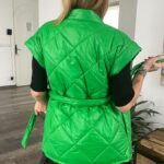 Tressia Bertin Instagram - Look du jour ✨ vous aimez ? www.btshop.fr Veste sans manche matelassée verte 🥝 #tressiabshop #eshopmode #newcollection #fashion #style #beauty #new #welcome #onlineshopping #outfit #mode #blackfriday #lille #weekend #ootd #vestematelassée #greenjacket