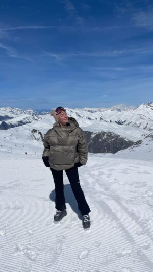 Tressia Bertin Instagram - Dernières descentes, souvenirs gravés dans la neige ❄️🎿 Jusqu’à la prochaine saison! #ski #2alpes #france #skiseason
