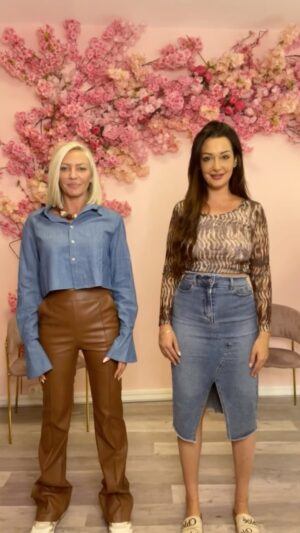 Tressia Bertin Instagram - Outfit Inspirations 🤎

www.astreya.fr

53 rue de mouvaux 59200 Tourcoing 

#tressiabshop #eshopmode #newcollection #fashion #style #beauty #new #welcome #poseentrefilles #outfit #mode #chemise #pantalon  #tourcoing #astreya #pretaporter #lookdujour #lille