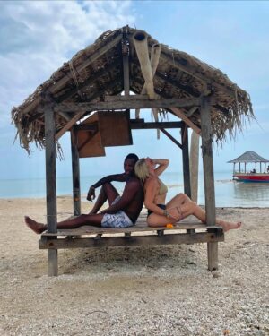 Tressia Bertin Instagram - Bali vibes et moments magiques ✨🌺 🤍🧜🏽‍♀️🦋

#BaliLife #ExploreBali #IslandParadise #BaliAdventures #BalineseCulture #TropicalGetaway #travel #sumberkimahill #villabali