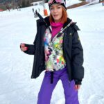 Tressia Bertin Instagram - Winter ⛷❄️🏔🫕 Vous préférez la plage ou la montagne ? 🥰 @saintcharleshotelspa #ski #winter #valcenis #snowday #happy