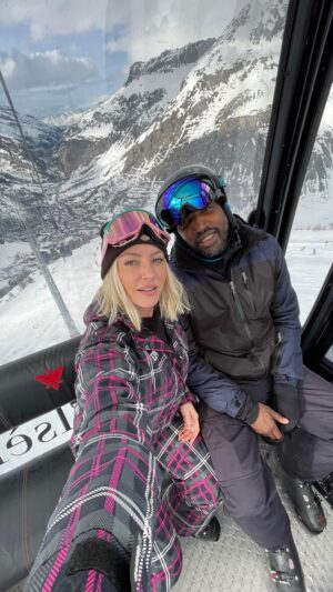 Tressia Bertin Instagram - ❄️ Quelle est la première chose qui vous vient à l’esprit lorsque vous pensez à une journée parfaite sur les pistes de ski? ⛷️🤍

#ValdIsère #SkiTrip #LeYule #frenchalps