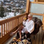 Tressia Bertin Instagram – Commencer ma journée avec un petit déjeuner sur la terrasse de l’hôtel @hotelleyule au cœur des pistes de ski. Moments magiques au sommet ! ❄️🏔️ #SkiLife #LeYule #leyulehotel #valdisere