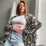 Tressia Bertin Instagram – 🌈 Hello les amis ! J’ai quelques choses à vous annoncer 🙈 vous l’avez peut-être deviné mais j’ai décidé de créer mon e-shop @tressiab.shop 🤩 
Vous allez pouvoir y retrouver mes coups de cœurs et mes vêtements favoris 👚👖👗
Il y en aura pour tout les goûts, toutes les morphologies ! 
Je vous donne rendez-vous mercredi à 20h sur www.tressiab-shop.fr pour découvrir ma collection ! J’espère que ça va vous plaire 🥰

#tressiabshop #eshopmode #newcollection #fashion #summer #style #beauty #new #welcome #onlineshopping #outfit #mode