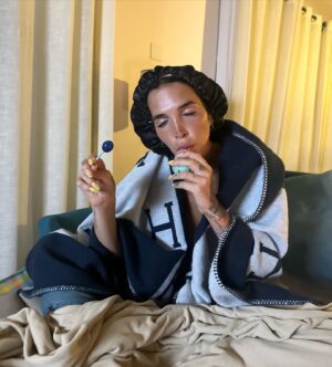 Trevi Moran Instagram - 8 days in Cabo was such a needed slay… But even as the ONLY sober person in this ENTIRE GROUP, somehow I’M the one getting an IV rn and got put on antibiotics. Smfh 🤦‍♀️