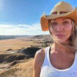 Tricia Helfer Instagram - Up on my ridge. Happy Thanksgiving 🍁