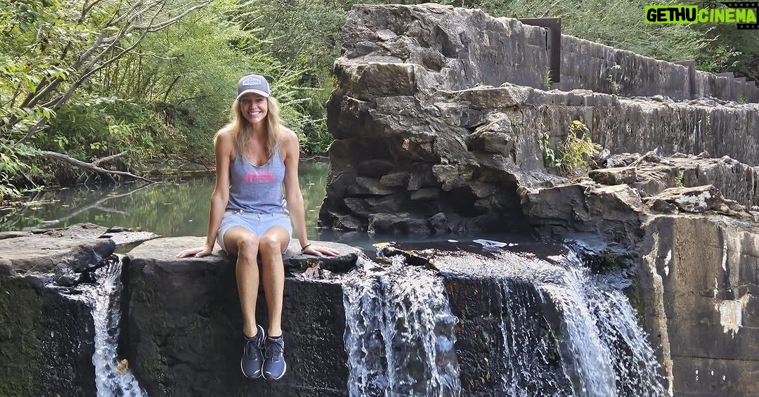 Tricia Helfer Instagram - #SundayFunday hike. Hope y’all had a lovely one.