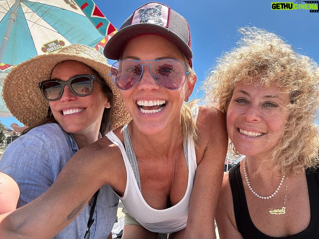 Tricia Helfer Instagram - Beach morning with these two lovelies. @rodiculous1 @milissasears #california