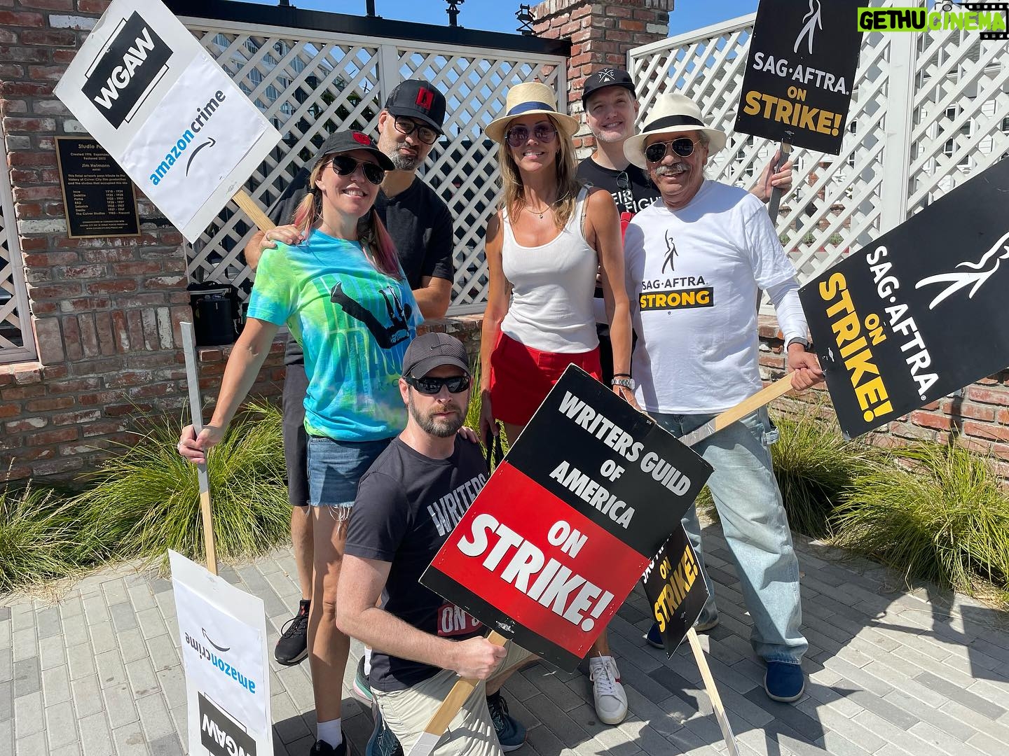 Tricia Helfer Instagram - Picket line #Lucifer & #BSG crossover today! #wgastrong #sagaftrastrong @sagaftra #strike @chrisrafferty @ildymojo @levimacdougall @laraza7 #Conan