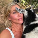 Tricia Helfer Instagram - Larry cuddles. Earl doesn’t get enough screen time on here!