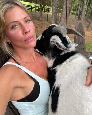 Tricia Helfer Instagram - Larry cuddles.  Earl doesn’t get enough screen time on here!