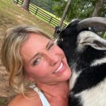 Tricia Helfer Instagram - Larry cuddles. Earl doesn’t get enough screen time on here!